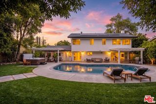 24111 Philiprimm Street, Woodland Hills (los Angeles), CA 91367