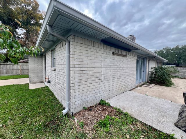 1708 Crestwood Court, Texas City, TX 77591