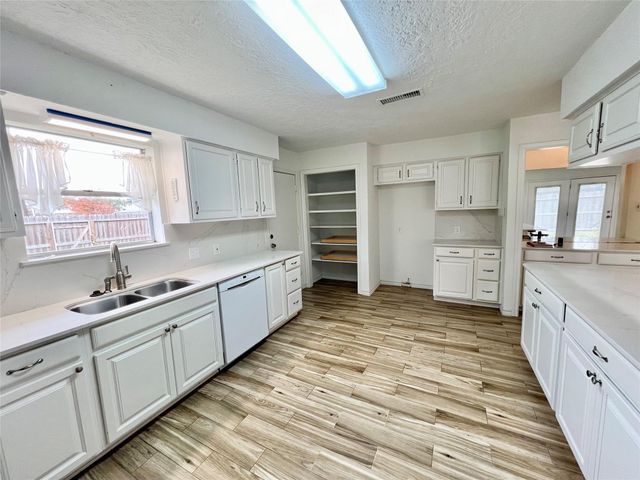 1708 Crestwood Court, Texas City, TX 77591