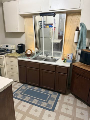 1820 FALLS, Waterloo, IA 50701