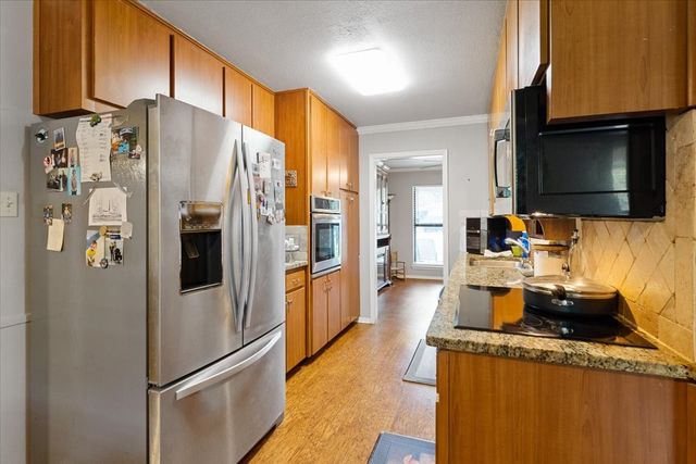 1025 Livingston Drive, Hurst, TX 76053