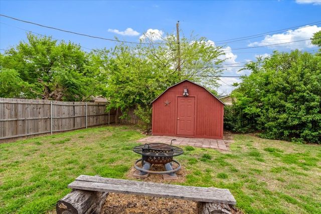 1025 Livingston Drive, Hurst, TX 76053