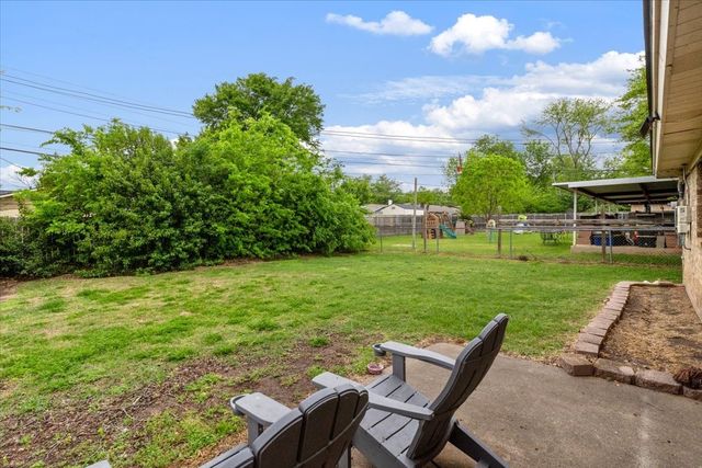 1025 Livingston Drive, Hurst, TX 76053
