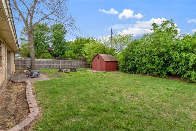 1025 Livingston Drive, Hurst, TX 76053