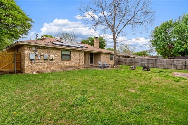 1025 Livingston Drive, Hurst, TX 76053