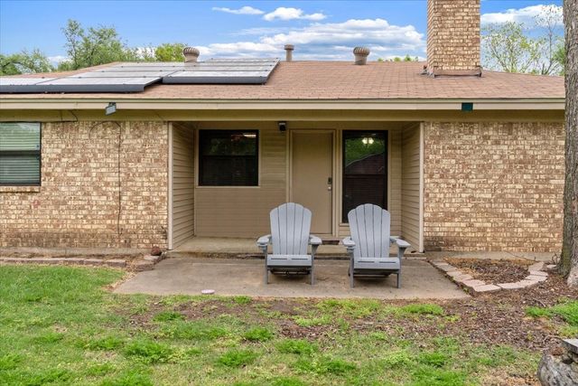 1025 Livingston Drive, Hurst, TX 76053