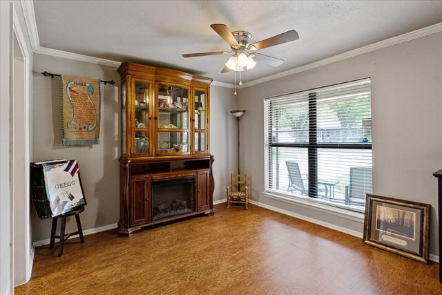 1025 Livingston Drive, Hurst, TX 76053
