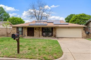 1025 Livingston Drive, Hurst, TX 76053