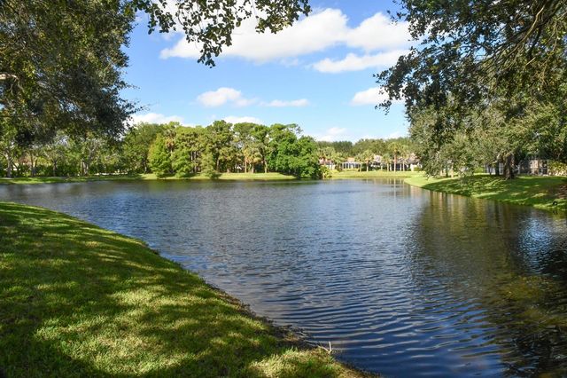 447 Kelsey Park Drive, Palm Beach Gardens, FL 33410