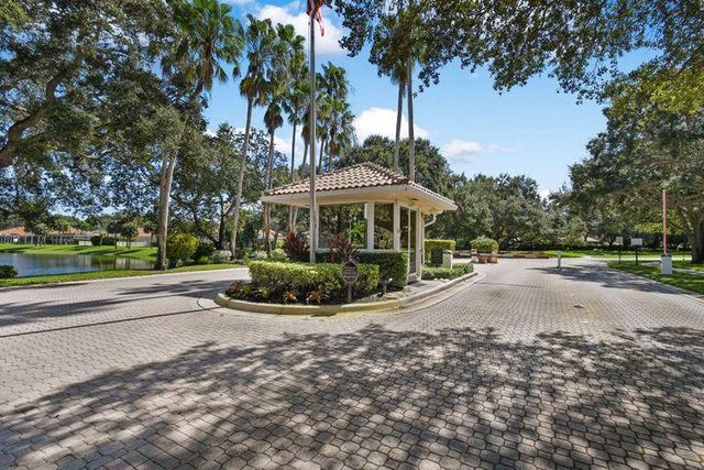 447 Kelsey Park Drive, Palm Beach Gardens, FL 33410