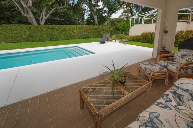 447 Kelsey Park Drive, Palm Beach Gardens, FL 33410