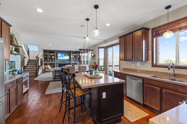 1955 River Bluff Court, Shakopee, MN 55379