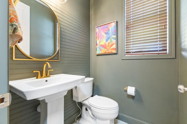 1955 River Bluff Court, Shakopee, MN 55379