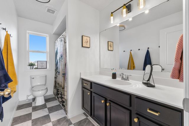 1955 River Bluff Court, Shakopee, MN 55379