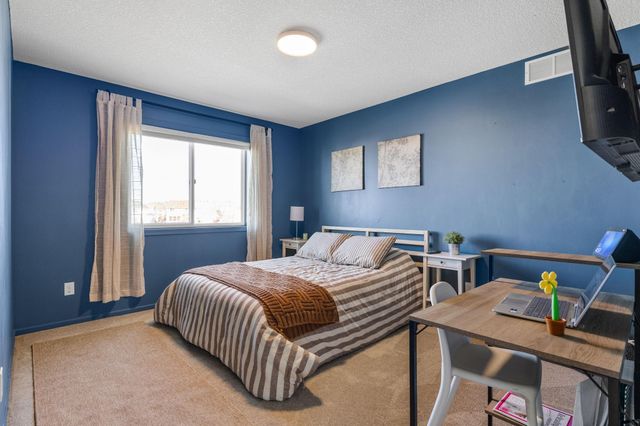 1955 River Bluff Court, Shakopee, MN 55379