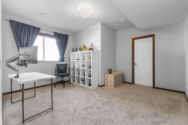 1955 River Bluff Court, Shakopee, MN 55379