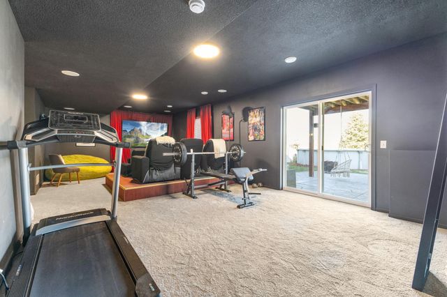 1955 River Bluff Court, Shakopee, MN 55379