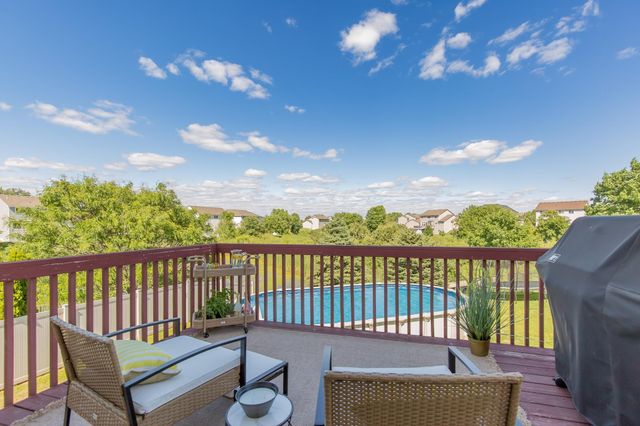 1955 River Bluff Court, Shakopee, MN 55379