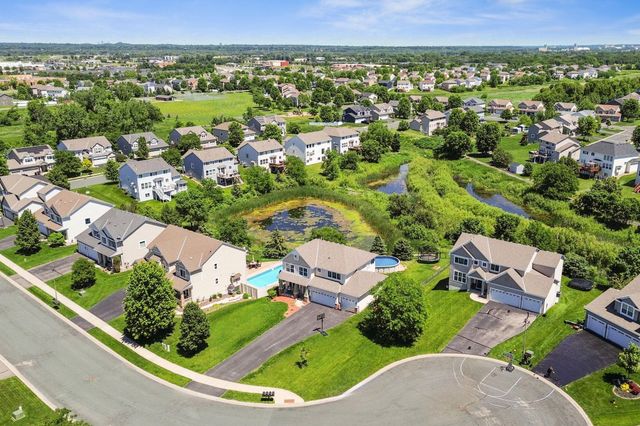 1955 River Bluff Court, Shakopee, MN 55379