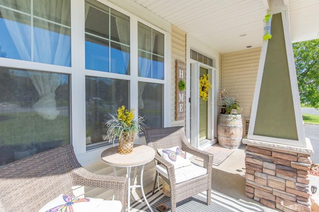 1955 River Bluff Court, Shakopee, MN 55379