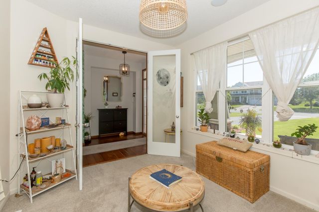 1955 River Bluff Court, Shakopee, MN 55379