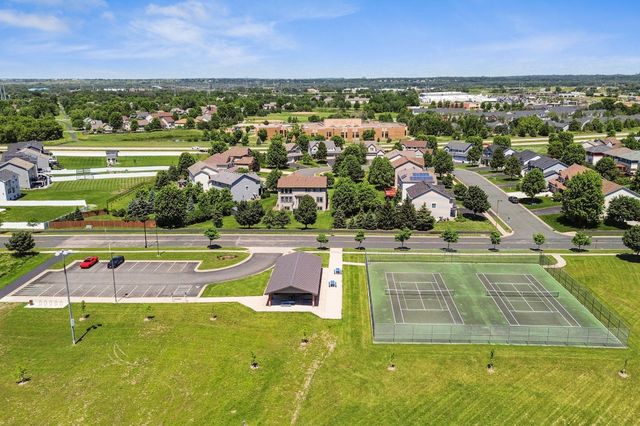 1955 River Bluff Court, Shakopee, MN 55379