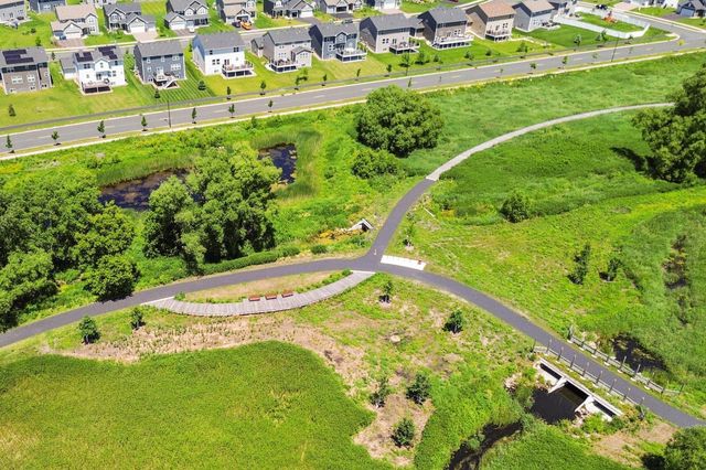 1955 River Bluff Court, Shakopee, MN 55379