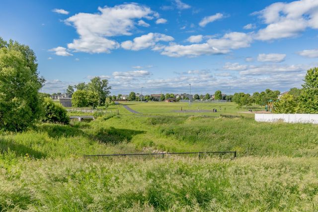 1955 River Bluff Court, Shakopee, MN 55379