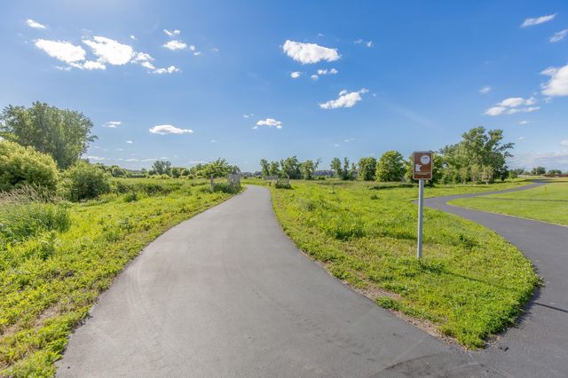 1955 River Bluff Court, Shakopee, MN 55379