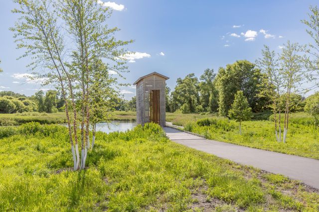 1955 River Bluff Court, Shakopee, MN 55379