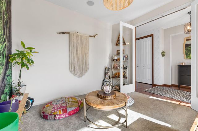 1955 River Bluff Court, Shakopee, MN 55379