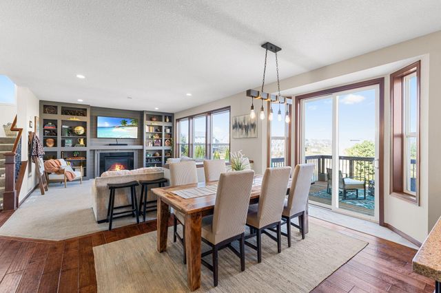 1955 River Bluff Court, Shakopee, MN 55379