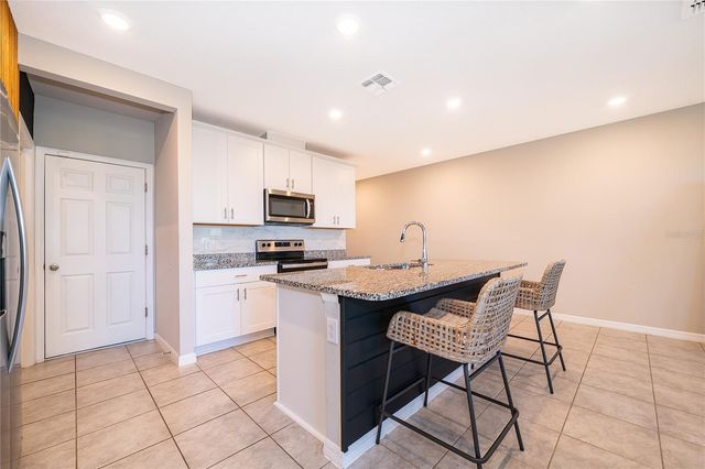 963 ROBIN HOLLY STREET, Ocoee, FL 34761