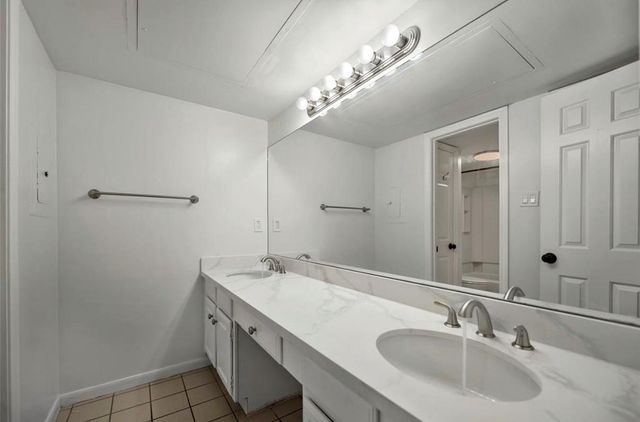 1311 Antoine Drive 211, Houston, TX 77055