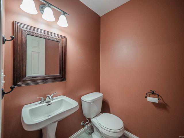 2847 Oak Trail Drive, Newburgh, IN 47630
