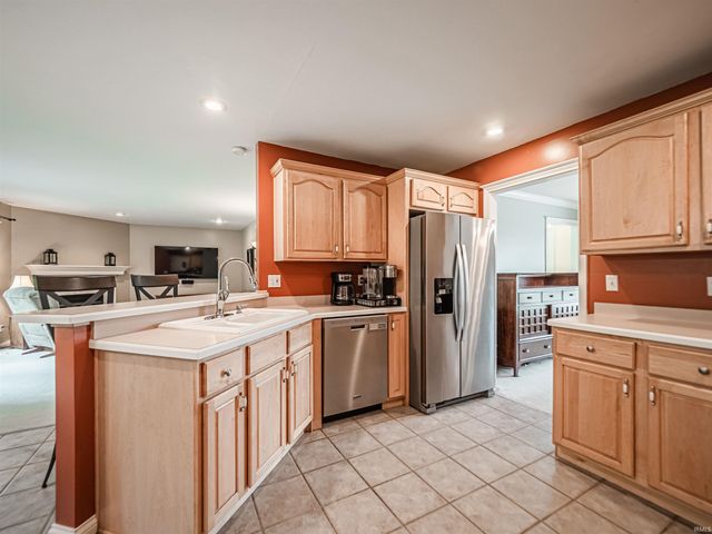 2847 Oak Trail Drive, Newburgh, IN 47630