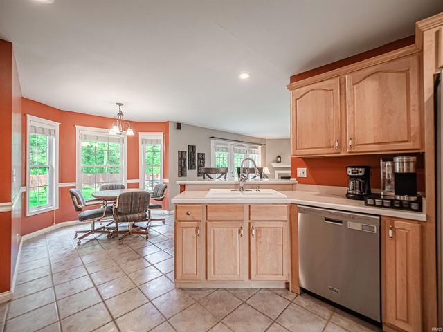 2847 Oak Trail Drive, Newburgh, IN 47630