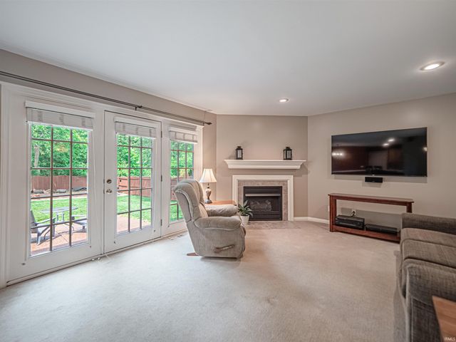 2847 Oak Trail Drive, Newburgh, IN 47630
