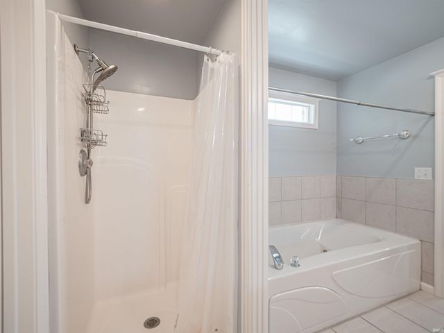 2847 Oak Trail Drive, Newburgh, IN 47630