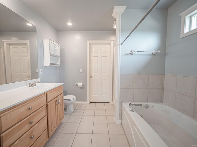 2847 Oak Trail Drive, Newburgh, IN 47630