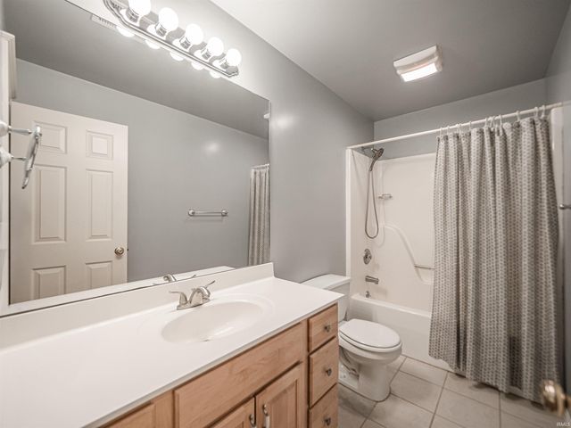 2847 Oak Trail Drive, Newburgh, IN 47630