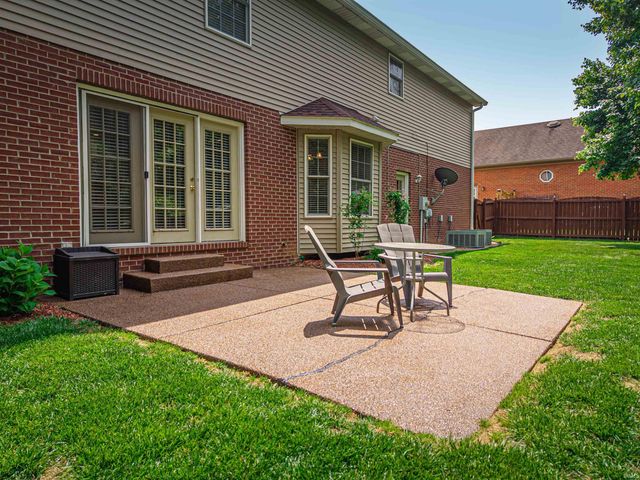 2847 Oak Trail Drive, Newburgh, IN 47630