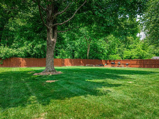 2847 Oak Trail Drive, Newburgh, IN 47630