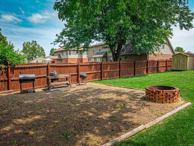 2847 Oak Trail Drive, Newburgh, IN 47630