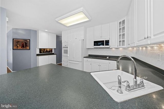 26 LYNTHWAITE FARM LN, Wilmington, DE 19803