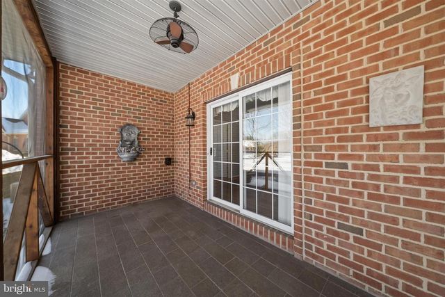 26 LYNTHWAITE FARM LN, Wilmington, DE 19803