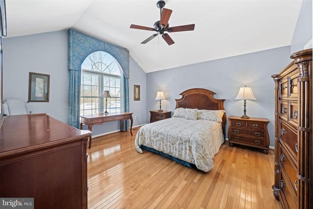 26 LYNTHWAITE FARM LN, Wilmington, DE 19803