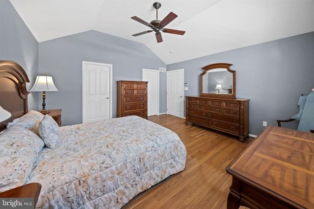 26 LYNTHWAITE FARM LN, Wilmington, DE 19803