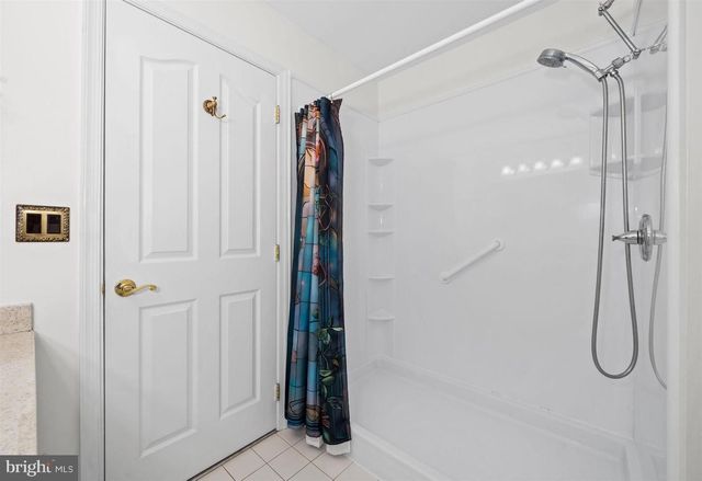 26 LYNTHWAITE FARM LN, Wilmington, DE 19803