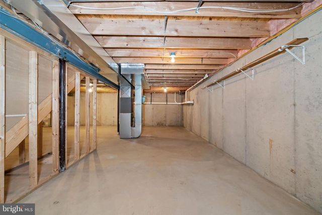 26 LYNTHWAITE FARM LN, Wilmington, DE 19803